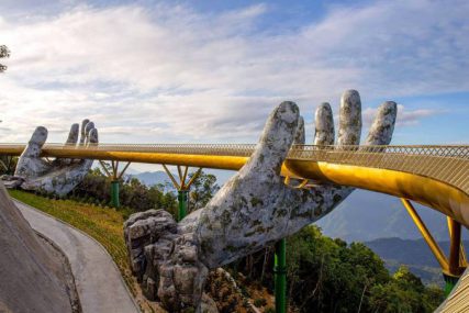 Cầu Vàng Bà Nà Hills File name: Golden-Bridge-Ba-Na-Hills-Featured-Img.jpg